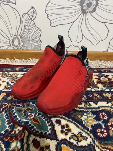 adidas qaçış üçün qadın krossovkaları: Ləkəsi var şəkildə aydın görünür Almaq fikri olmuyan narahat etməsin — 2