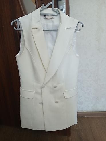 usta geyimi: Ağ rəngli qadın jilet – klassik, uzadılmış fason. - Model: ikicərgəli — 5