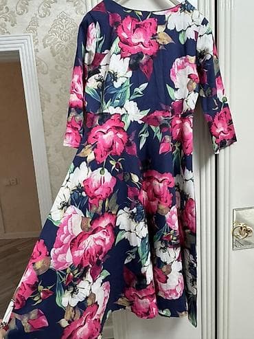 Qadın donu – çiçək naxışlı - Rəng və dizayn: Tünd göy fon üzərində