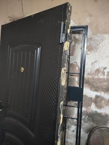 demir seyf qapi: Mənzil üçün İşlənmiş Giriş qapısı 90x200 sm Çərçivə ilə, Ünvandan götürmə — 3