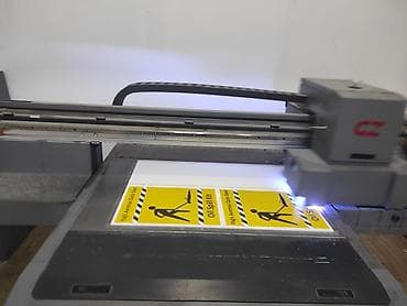 Reklam, çap: UV printerlə təhlükəsizlik nişanları və sənaye etiketlərinin çapı — 1
