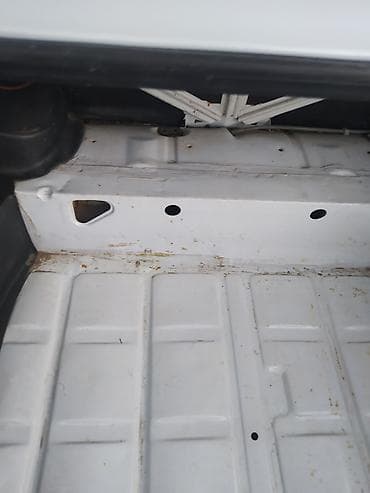 kridit masin: LADA 2107 sedan – ağ rəng Xüsusiyyətlər: - Kuzov: 4 qapılı sedan, ağ — 2