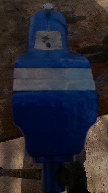 Двери и комплектующие: Məngənə metal .Sovet istehsalı.Yaxşı vəziyyətdə.Çəkisi 20 kq.Çənələrin — 6