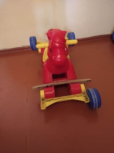 usaq yellencekleri sederek: Uşaqlar üçün nəzərdə tutulmuş bu yellənən at, kiçik uşaqlar üçün — 1