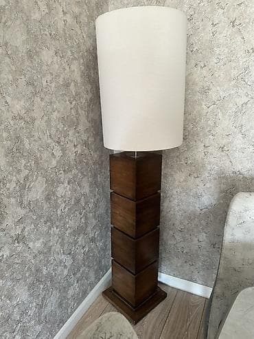 Döşəmə lampası – taxta gövdəli, böyük abaşurla - Model: Döşəmə tipli — 2