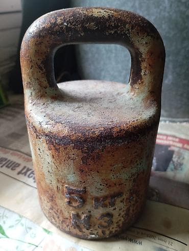 Dəqiq çəki üçün klassik tökmə dəmir 5 kq-lıq çəki nümunəsi - Üzərində