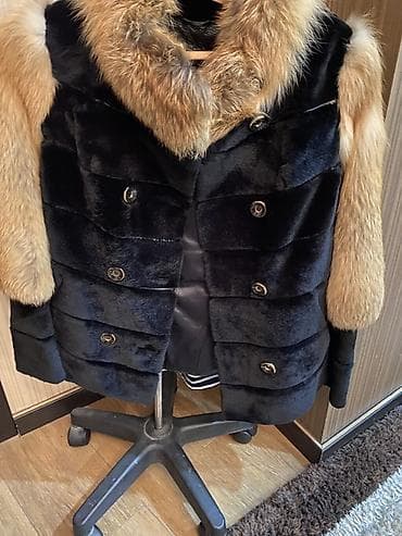 Paltolar: Qadın üçün lüks xəz palto - Rəng: Gövdə hissəsi dərin qara, qol və — 2