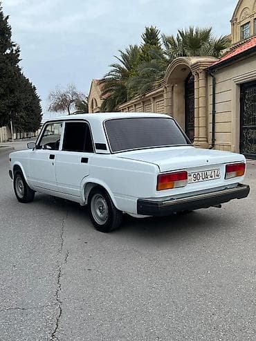 vaz 2105 karbirator: VAZ 2107, ağ rəng, sedan kuzov. Arginal benson Qabag sağ krıla ksok — 1