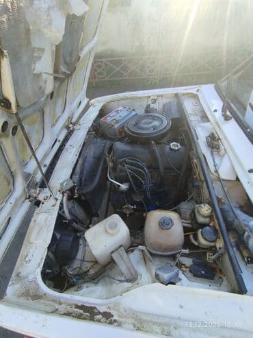 vaz 21 09: VAZ 2107, ağ rəngli sedan Texniki xüsusiyyətlər: - Ban növü: 4 qapılı — 9