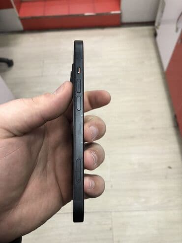 smart mini telefon: IPhone 15, 128 GB, Black Titanium, Face ID — 5