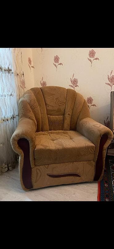 işlənmiş dəhliz dolabı: Qonaq otağı üçün yumşaq mebel dəsti - Tərkibi: 3 nəfərlik divan + 2 — 3