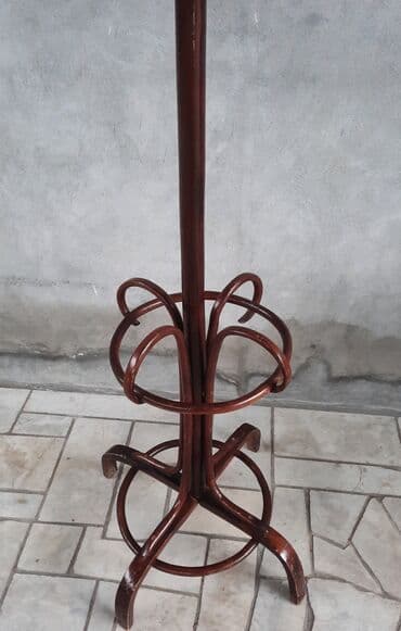 стоячая вешалка для одежды: Qədimi taxta asılqan 6 gözlü, üstdəki 2 asılqanı sınıqdır 2m — 3