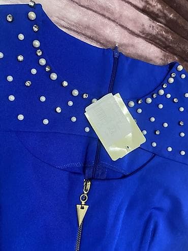 goy daş: Kobalt-mavi rəngdə qadın paltarı - Dizayn: Bədənə oturan, dizə qədər — 2