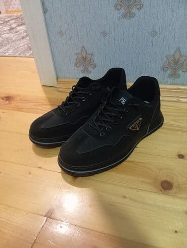 smart qol saatlari: Məhsul: Qara rəngli kişi idman ayaqqabısı Xüsusiyyətlər: - Rəng: tam — 1