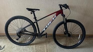 velosiped kameri: Trek Marlin seriyası dağ velosipedi 1600 manata Iki Təkər dükanında — 2