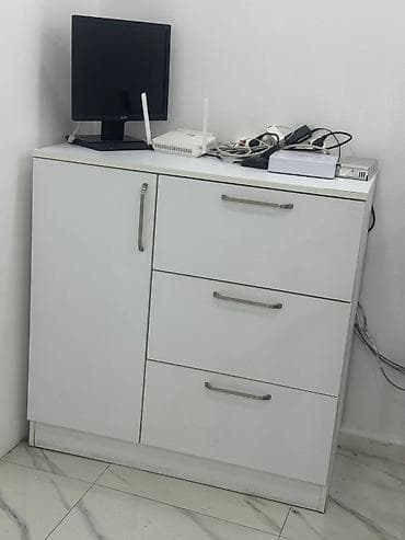 Aynur 2 💃 Dolab satilir 60azn Tezedi 1 ay isdifade olunub salonda