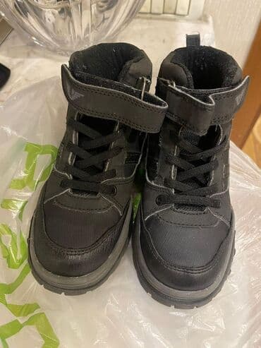 Uşaq qış ayaqqabısı – qara rəngdə, yüksək boğazlı model. 33 razmer -
