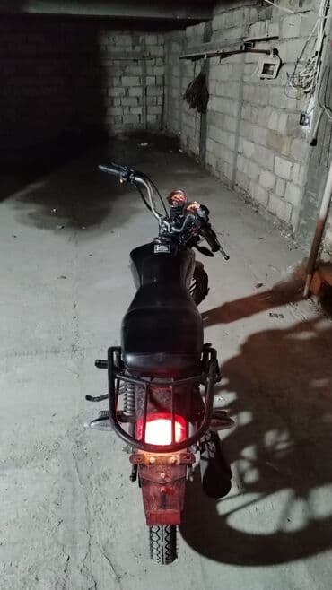 Bu, D4 50 markalı qara rəngli motosikldir. Motosikl tək oturacaqlı lalafo.az -da Bu, D4 50 markalı qara rəngli motosikldir. Motosikl tək oturacaqlı