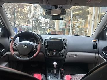 mersedes ateko 817: Kia cee’d SW (universal) – gümüşü rəng - Kuzov: 5 qapılı universal — 3