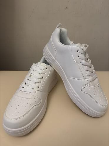 Krasofkalar və idman ayaqqabıları: Ağ rəngli unisex idman ayaqqabısı Yenidir istifade olunmayib — 1