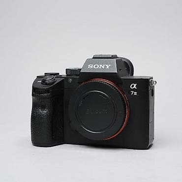 sony a7 ııı: Sony Alpha a7 III gövdə (full-frame, E-mount) - 24.2 MP Exmor R BSI — 1