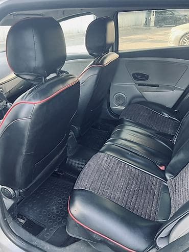 Renault: Renault Megane Estate (universaI) – gümüşü rəng Texniki və daxili — 8
