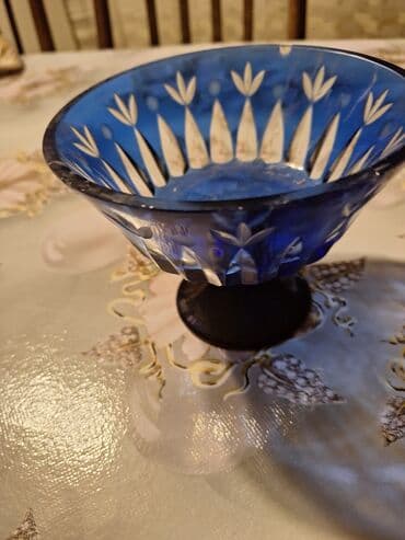 dərin boşqab: Şüşə qab dəsti - 2 ədəd şüşə krujka: qalın divarlı, qulpulu. Üzərində — 11