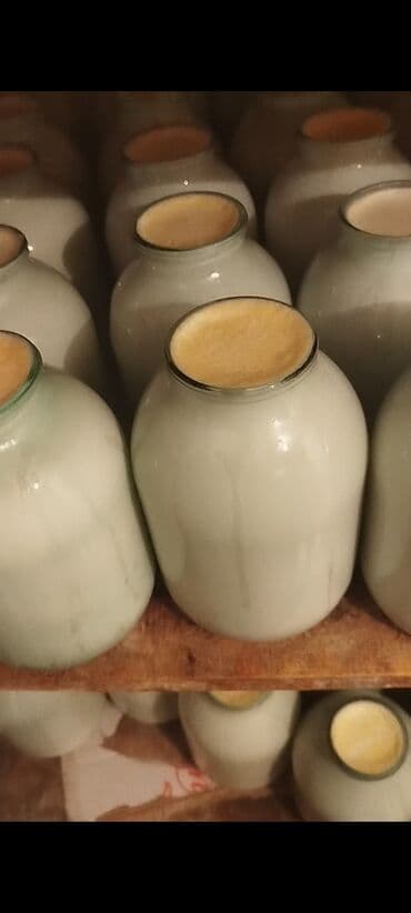 Сливки: Bərdədə hazırlanmış təbii qatıq – 3 kq-lıq şüşə balonlarda. - Süd — 4