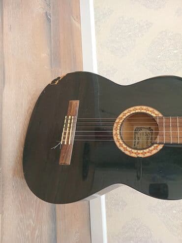 гитара купить: Klassik akustik gitara Köhnədir illərin gitarasıdır. ama işləyir — 4