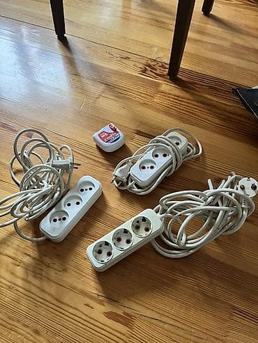 Divar kağızları, oboy: 3 ədəd şəbəkə uzadıcısı (3-lü rozetka) və 1 ədəd metrej ölçen — 1