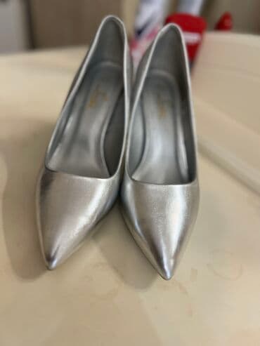 ayaq altinda mazol: Tuflilər, Ölçü: 37, rəng - Gümüşü, İşlənmiş — 1