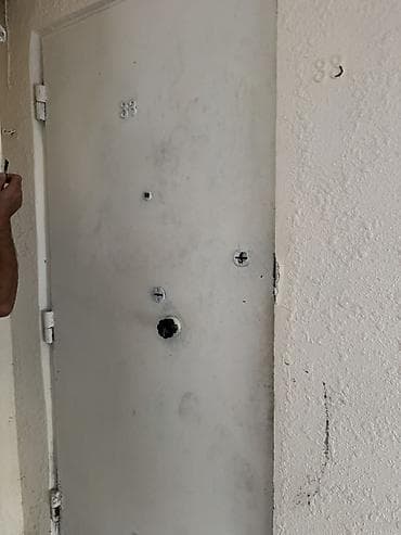 Dəmir giriş qapısı - Material: möhkəm metal konstruksiya - Rəng: qara