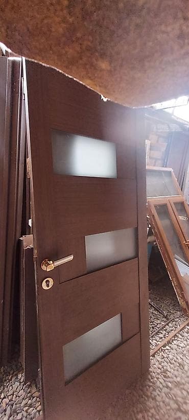 kilimler: Daxili qapılar – tünd qəhvəyi rəng, dekorativ şpon teksturası ilə — 6