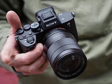 sony a7 ııı: Sony Alpha a7 a III seriyalı tam kadr güzgüsüz fotoaparat və Sony FE — 1
