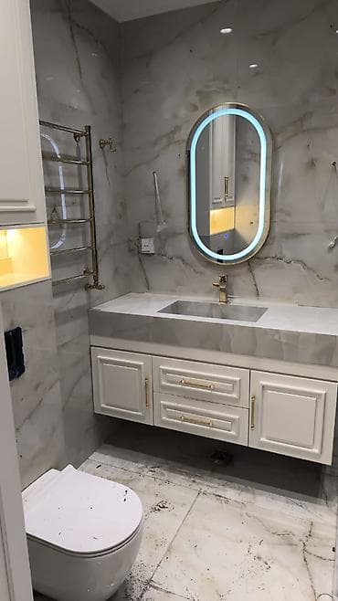 roza gulleri: Mərmər effekti ilə dizayn edilmiş premium hamam mebeli dəsti - — 1