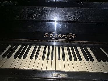 Upright piano – “Belarus” markası - Korpus: qara rəngli klassik