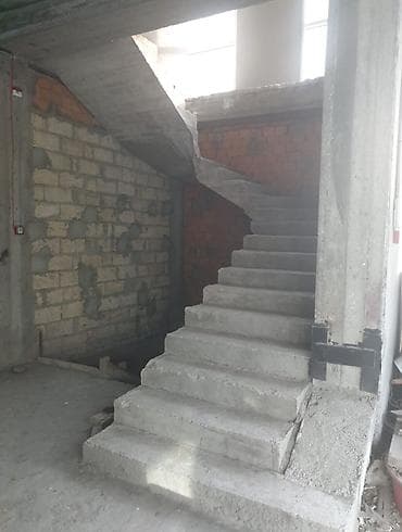 mansarli heyet evleri: Satılır: iki səviyyəli geniş ofis/kommersiya sahəsi - Planlaşdırma: 2 — 2