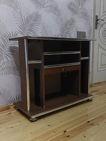 divar rəf: TV üçün stol/stand - Material: laminat ağac panel və metal rqafik — 2