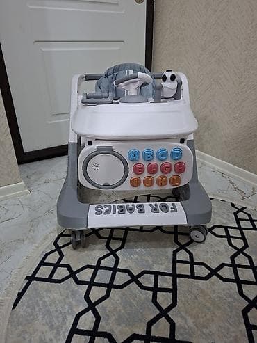 Uşaq üçün çoxfunksiyalı gəzdirici və inkişaf etdirici oyun mərkəzi. -