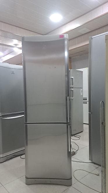 Indesit iki qapılı soyuducu, alt hissədə dondurucu - Rəng