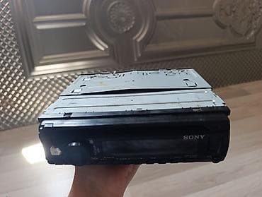 Sony CDX-G1000U avtomobil maqnitolası Xüsusiyyətlər: - Ön panel: LCD — 3
