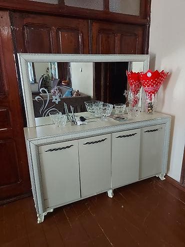 Aynalı bufet-konsol dəsti - Rəng: krem/ivory - Üst hissədə iri