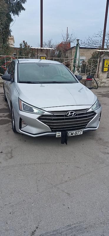 hundai acsent: Hyundai Elantra sedan – gümüşü rəng, modern dizaynlı ön barmaqlıq və — 3