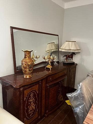 Bufetlər: Klassik üslubda konsol-bufet və böyük güzgü (Ispaniya) - Material — 1