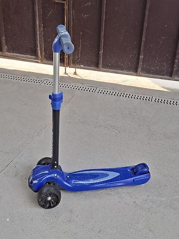 scooter samokatlar: Uşaq skuterı – 3 təkərli, mavi rəng Xüsusiyyətlər: - 3 təkərli — 1
