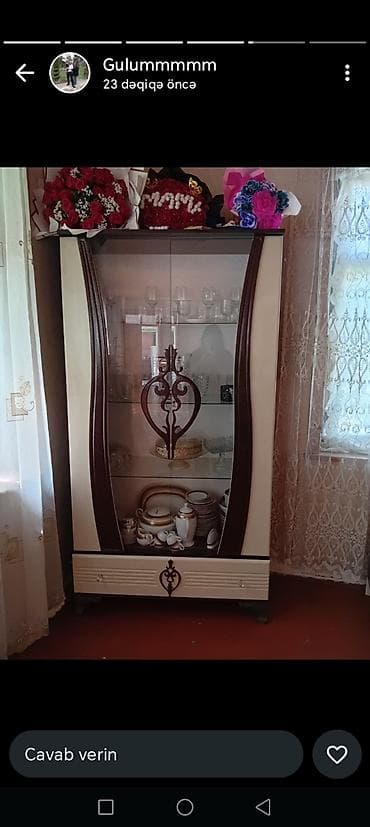 Şüşəli dolab vitrini