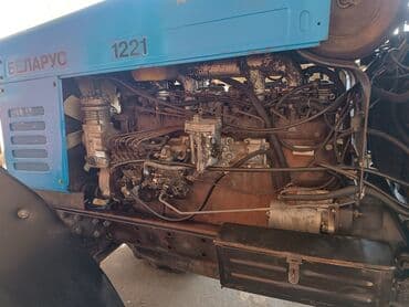 Qoruyucu plyonka və şüşələr: Belarus 1221 traktor - Güclü 6 silindrli dizel mühərrik (yanlardan — 3