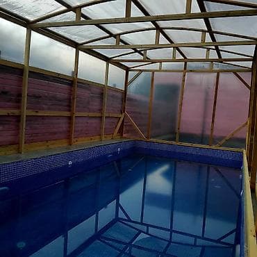 salyanda satilan evler: Dağ mənzərəli müasir A‑frame tipli isti hovuzlu ev (kirayə/istirahət — 7