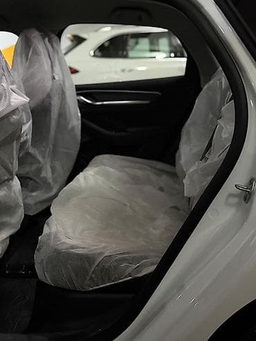 lapet satisi: BYD Qin Plus (sedan), ağ rəng. - Kuzov: 4 qapılı sedan, aerodinamik — 4