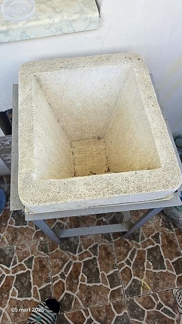Su süzən daş. Təmiz su sağlamlıqdı